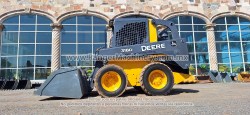 Minicargador-JohnDeere-318D-2039-12 (1)
